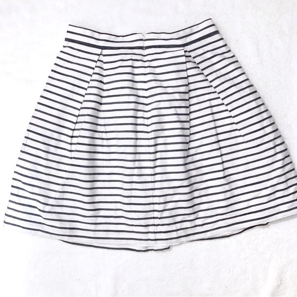 Banana Republic Dresses & Skirts - Banana Republic Pleated Linen Skirt